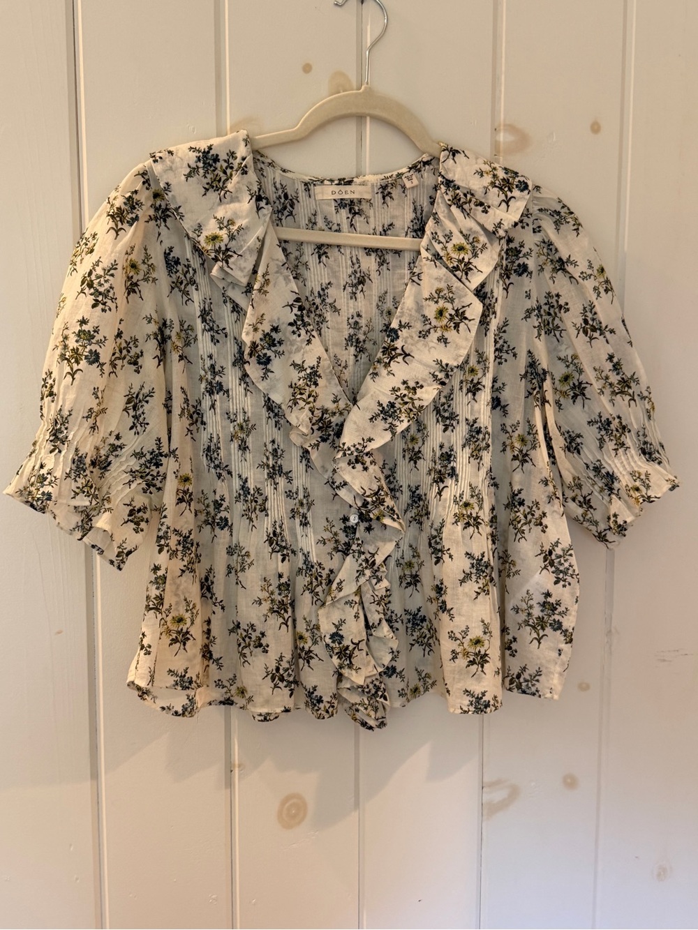 Doen Henri Floral Ruffle-Front Blouse with Green Accents
